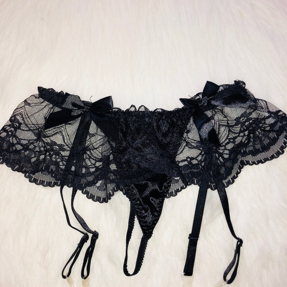 Sexy black lacy garter belt panty set size medium - Picture 2 of 3